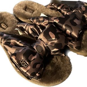 UGG Size 6 slippers! So cute and durable!!